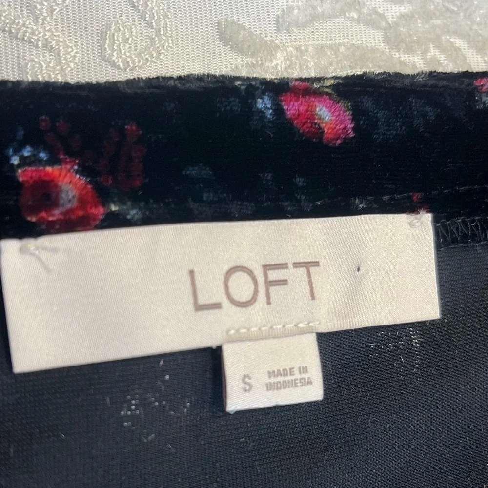 Loft Velvet Floral Rose Puff Sleeve Top Black Size Small